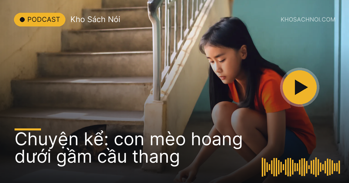 Bé gái ngồi xổm ở chân cầu thang chung cư đặt đĩa thức ăn cho mèo