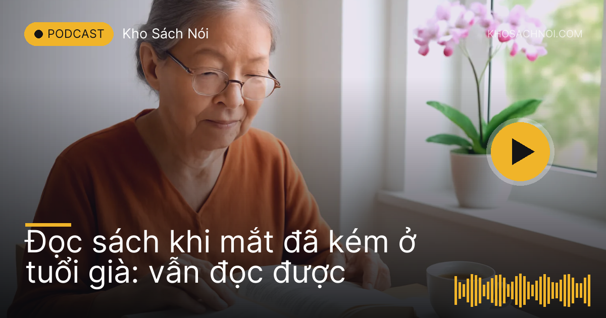 Bà cụ đeo kính đọc cuốn sách chữ to bên cửa sổ