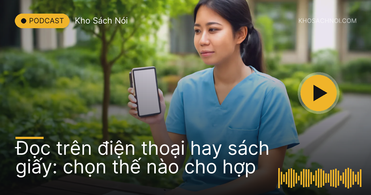 Cô y tá ngồi ghế nghỉ cầm điện thoại màn hình tắt, bên cạnh cuốn sách mỏng
