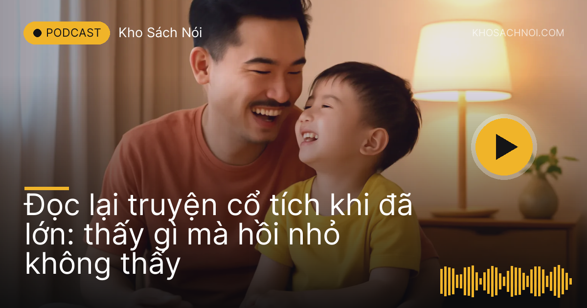 Người bố ngồi trên nệm sàn cạnh con nhỏ, cuốn truyện tranh gấp lại