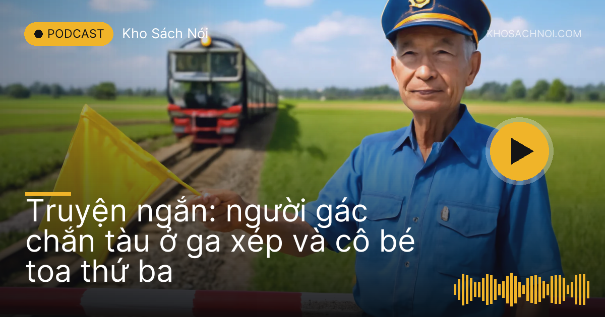 Ông gác chắn già cầm cờ vàng đứng cạnh thanh chắn đường ray giữa đồng lúa