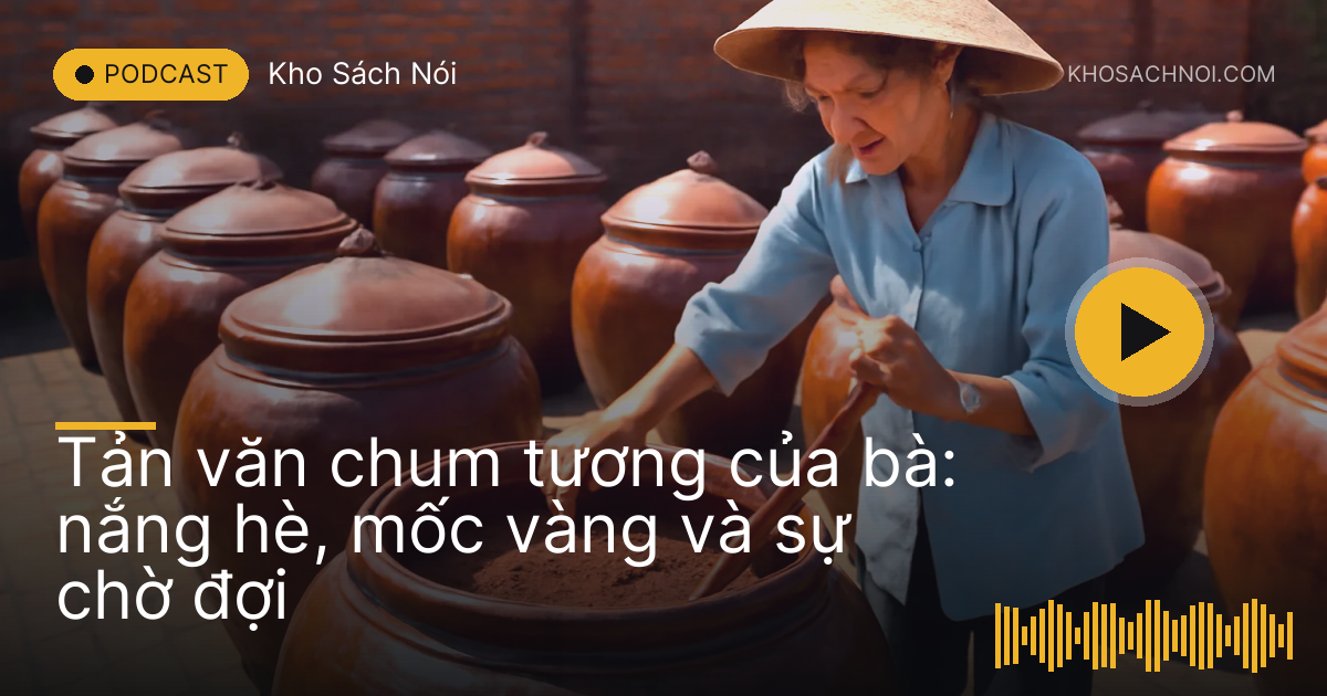 Những chiếc chum sành phơi nắng trên sân gạch, người bà mở nắp chum tương