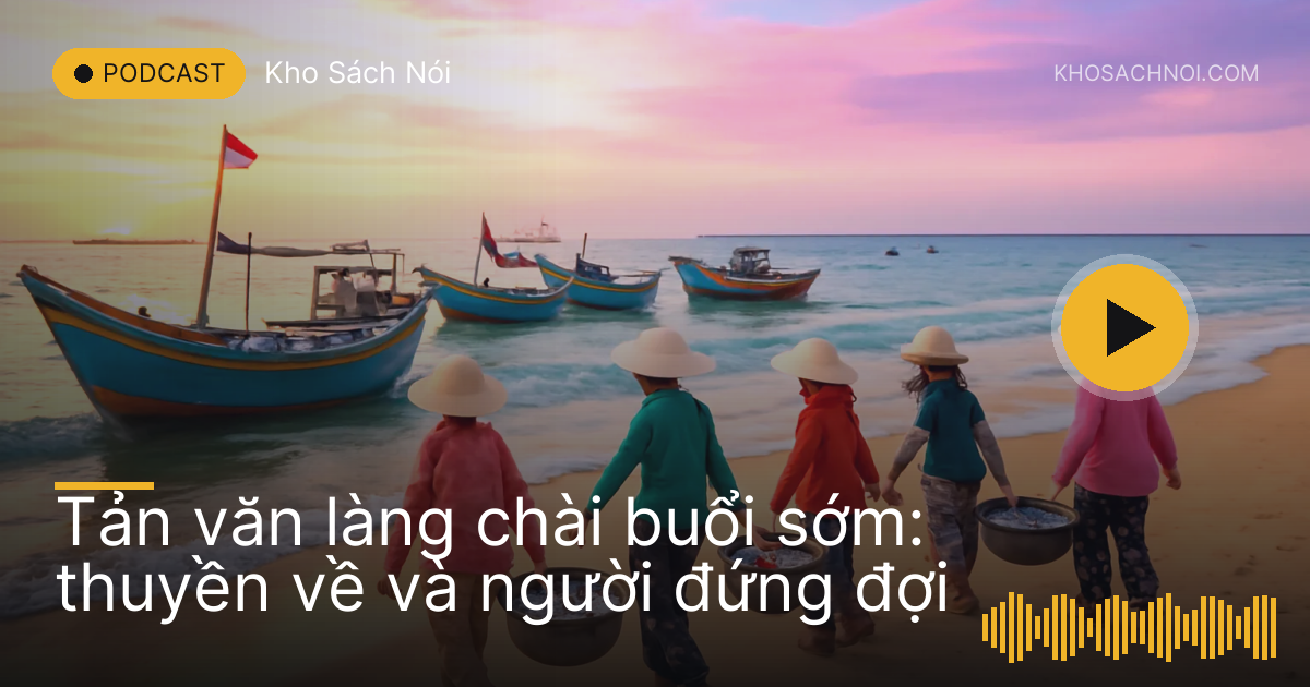 Thuyền đánh cá cập bãi biển lúc bình minh, những người phụ nữ gánh thúng cá