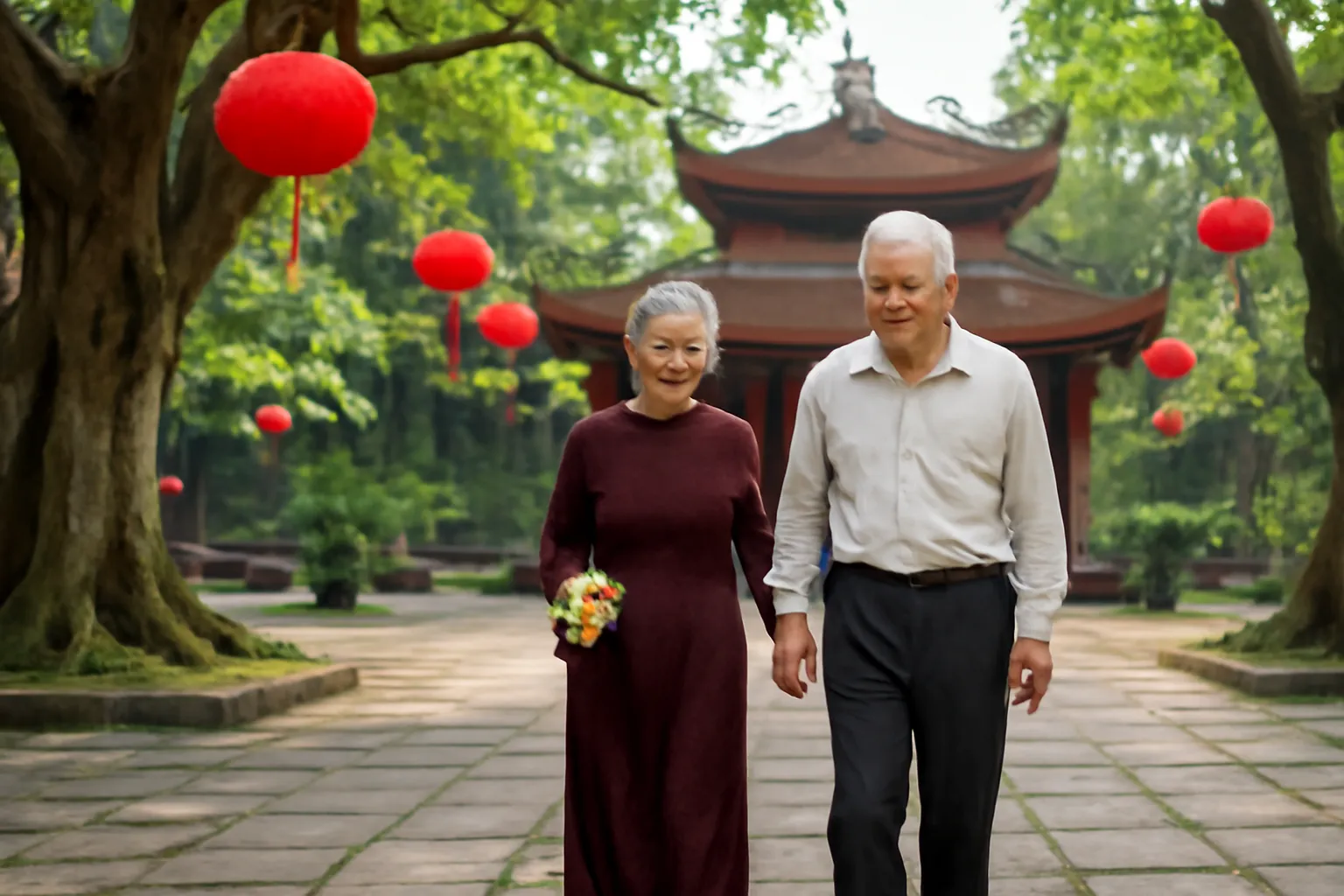 Cụ ông cụ bà dắt tay nhau qua sân chùa có treo đèn lồng ngày rằm